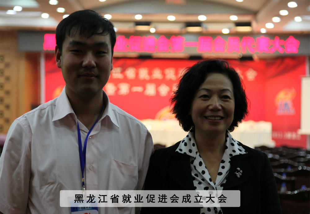 省人大教科文主任黄迎新视察指导.jpg